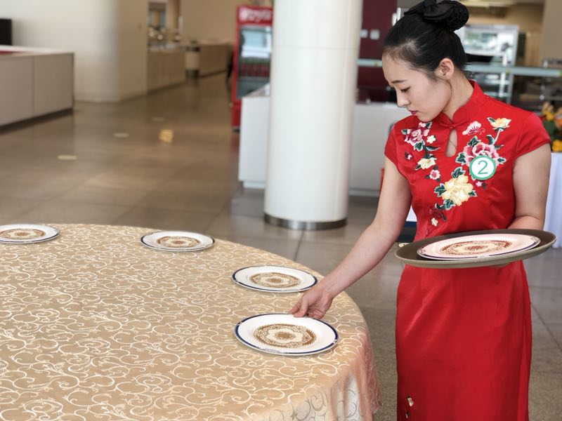 沈陽(yáng)大區服務(wù)組選手正在比賽