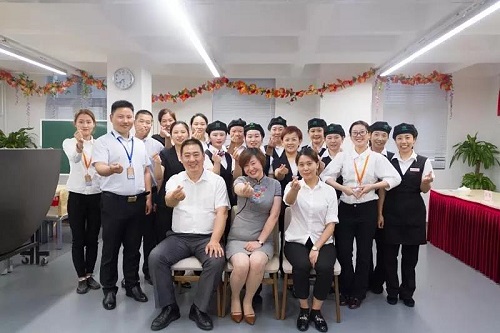 北京大區服務組選手和評委們合影